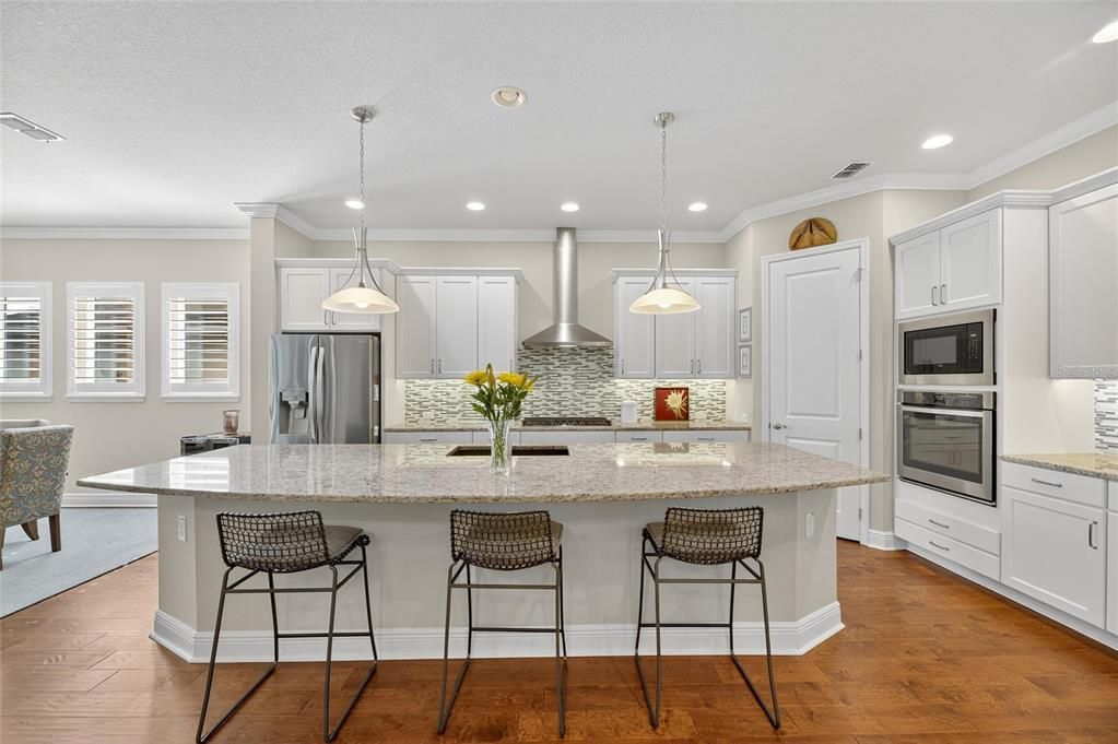 For Sale: $575,000 (2 beds, 2 baths, 2685 Square Feet)