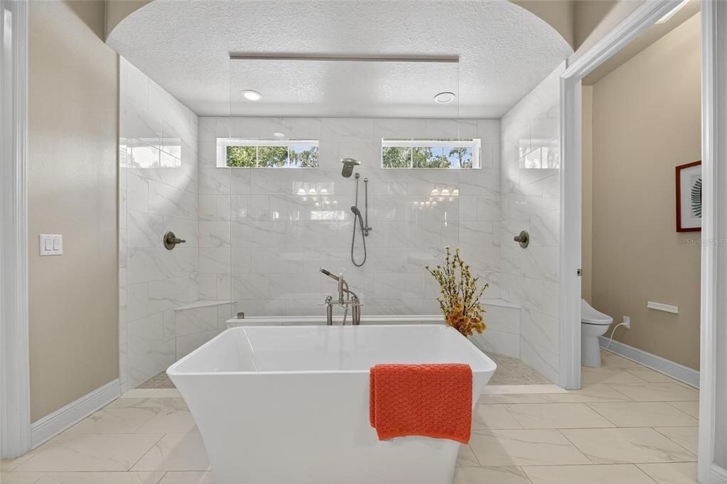 For Sale: $575,000 (2 beds, 2 baths, 2685 Square Feet)