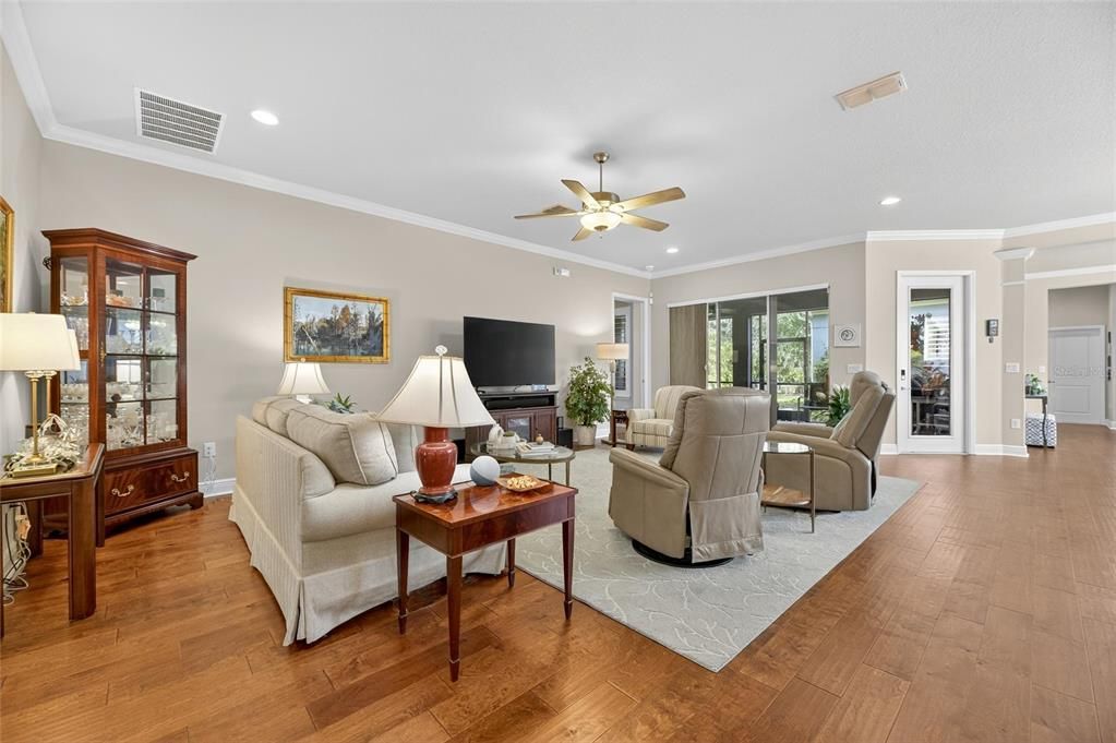 For Sale: $575,000 (2 beds, 2 baths, 2685 Square Feet)