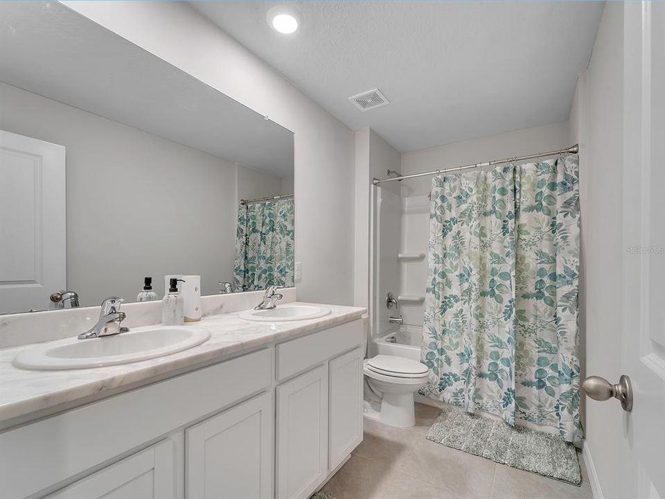 For Rent: $2,850 (5 beds, 3 baths, 2447 Square Feet)