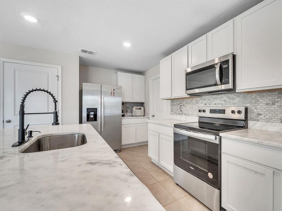 For Rent: $2,850 (5 beds, 3 baths, 2447 Square Feet)