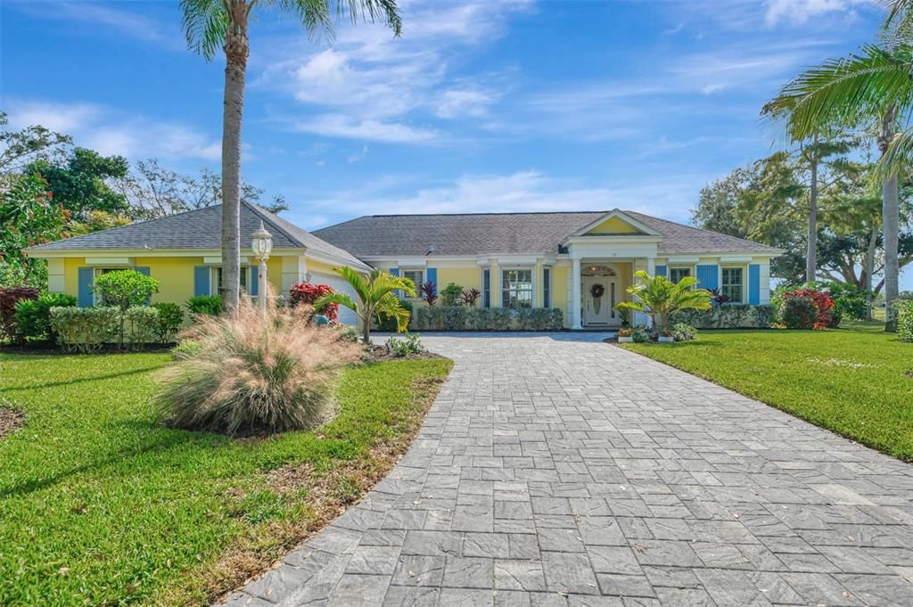 For Sale: $849,900 (3 beds, 2 baths, 2471 Square Feet)