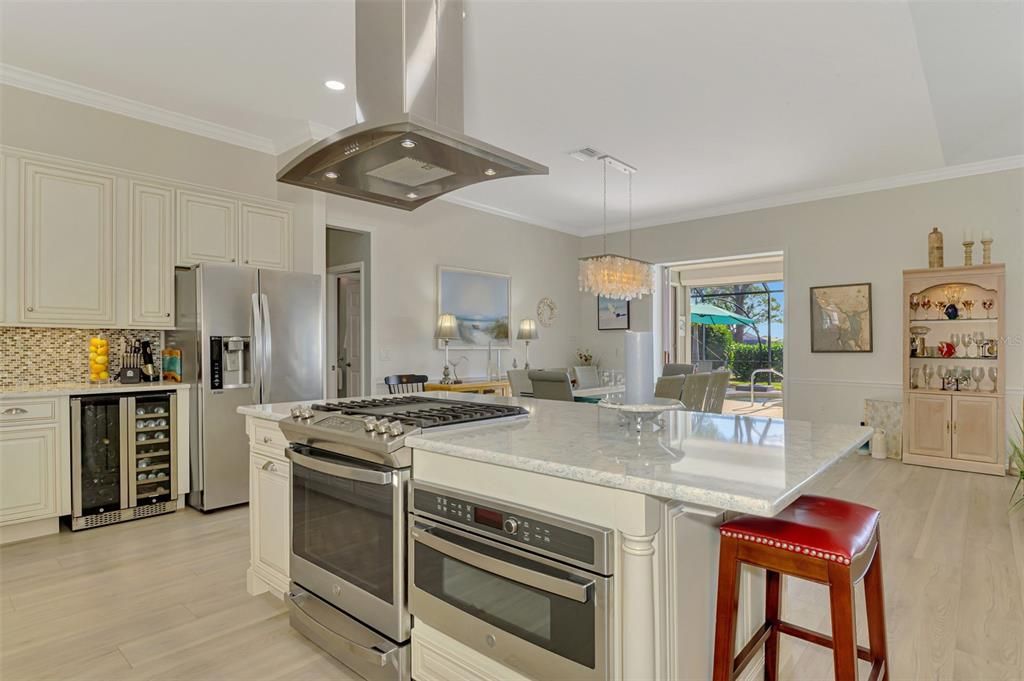 For Sale: $849,900 (3 beds, 2 baths, 2471 Square Feet)