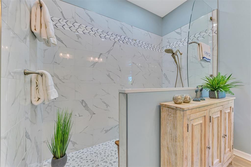 For Sale: $849,900 (3 beds, 2 baths, 2471 Square Feet)