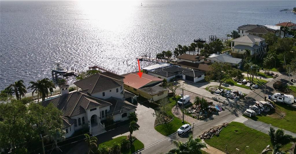 En Venta: $1,799,900 (0.23 acres)