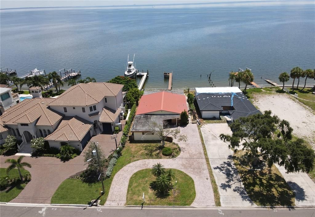 En Venta: $1,799,900 (0.23 acres)