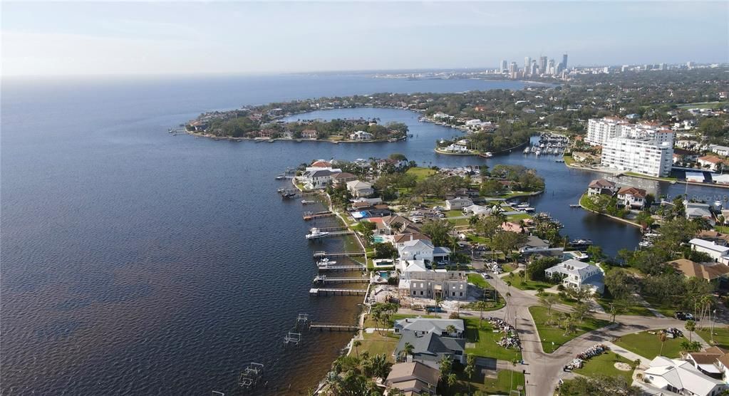 En Venta: $1,799,900 (0.23 acres)