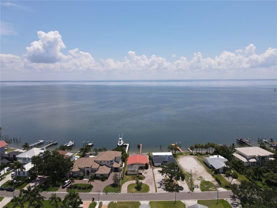 En Venta: $1,799,900 (0.23 acres)