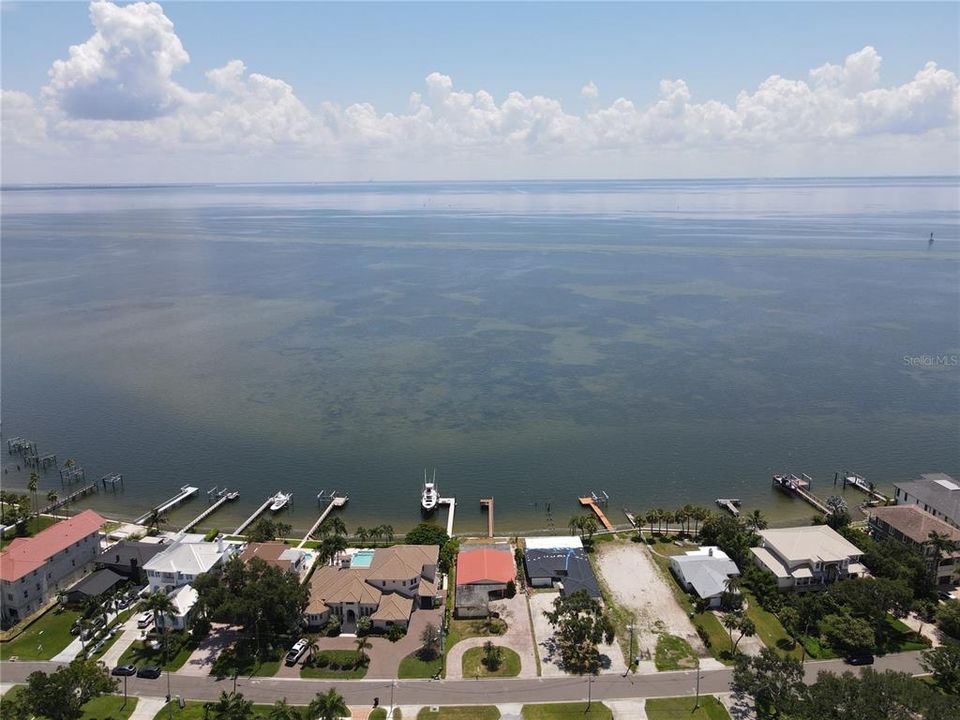 En Venta: $1,799,900 (0.23 acres)