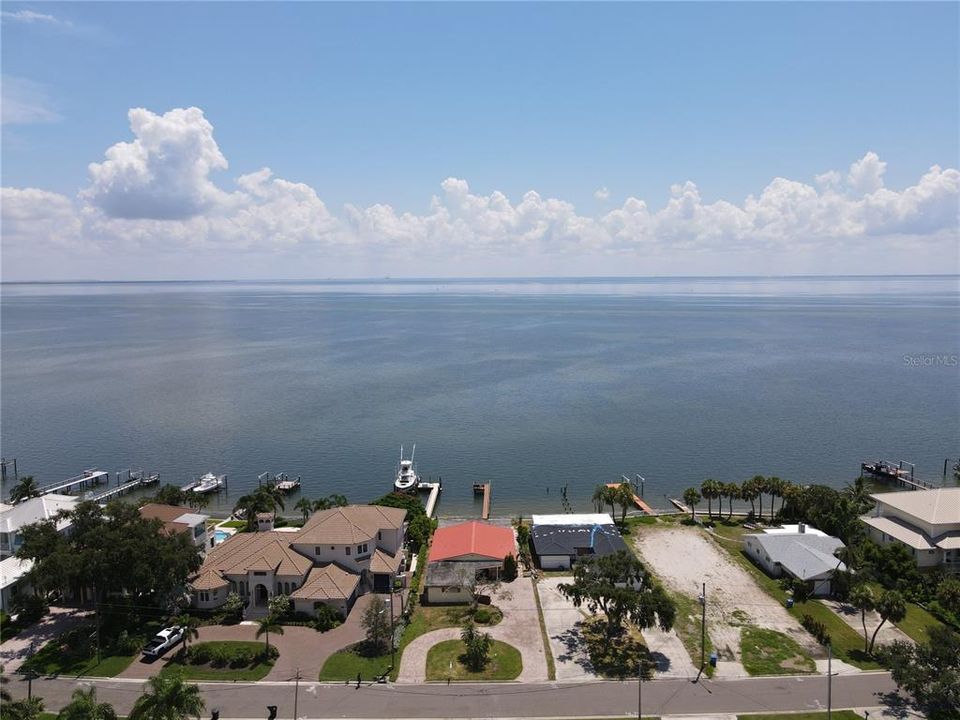 En Venta: $1,799,900 (0.23 acres)