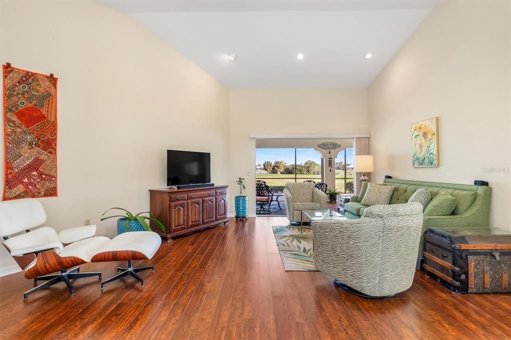 En Venta: $460,000 (3 camas, 2 baños, 2459 Pies cuadrados)