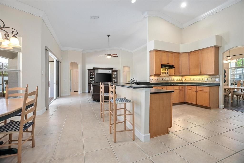 На продажу: $815,000 (5 спален, 3 ванн, 3060 Квадратных фут)