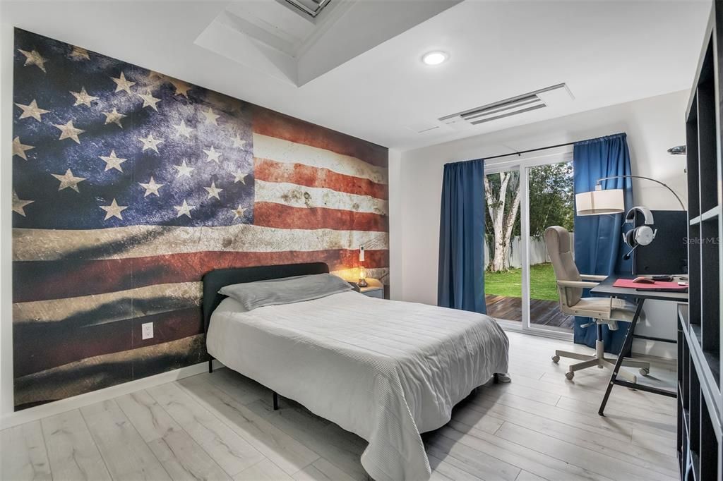 Под контрактом: $689,900 (3 спален, 2 ванн, 1905 Квадратных фут)