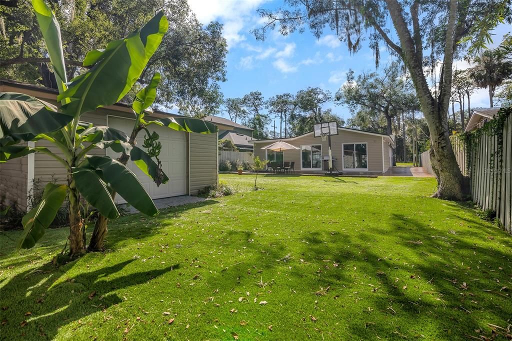 Под контрактом: $689,900 (3 спален, 2 ванн, 1905 Квадратных фут)