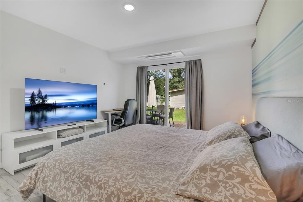 Под контрактом: $689,900 (3 спален, 2 ванн, 1905 Квадратных фут)