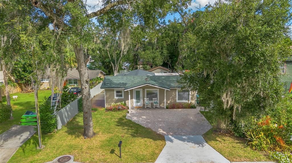 Под контрактом: $689,900 (3 спален, 2 ванн, 1905 Квадратных фут)