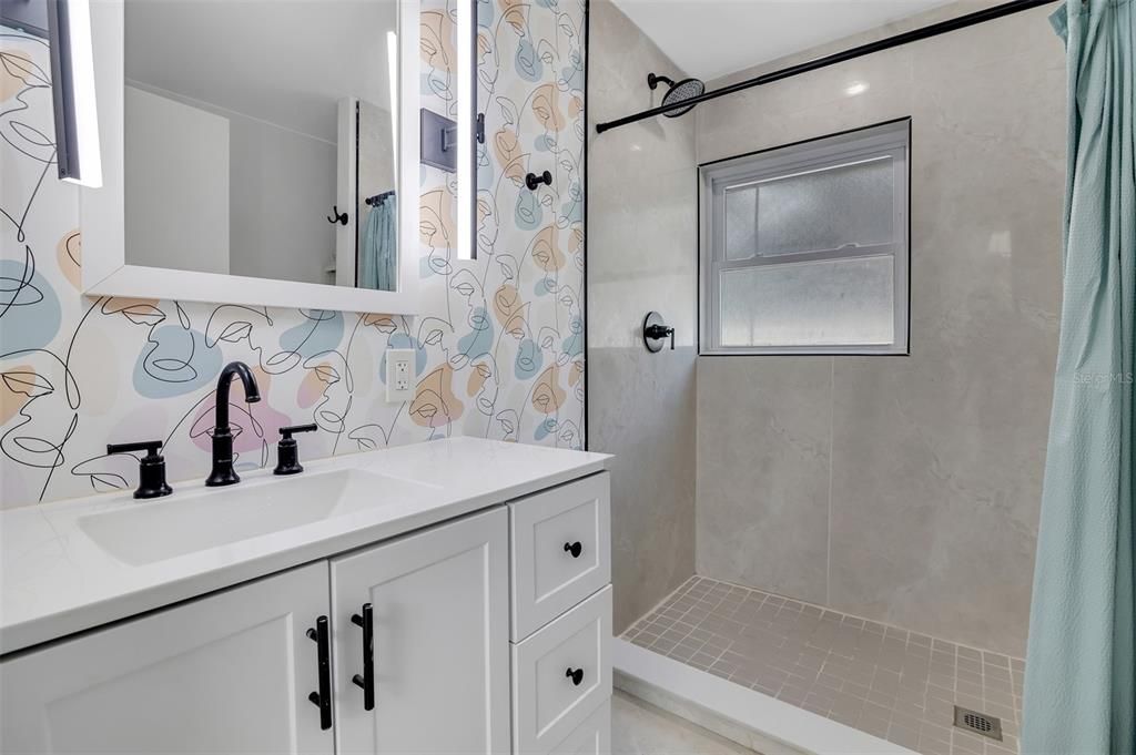 Под контрактом: $689,900 (3 спален, 2 ванн, 1905 Квадратных фут)