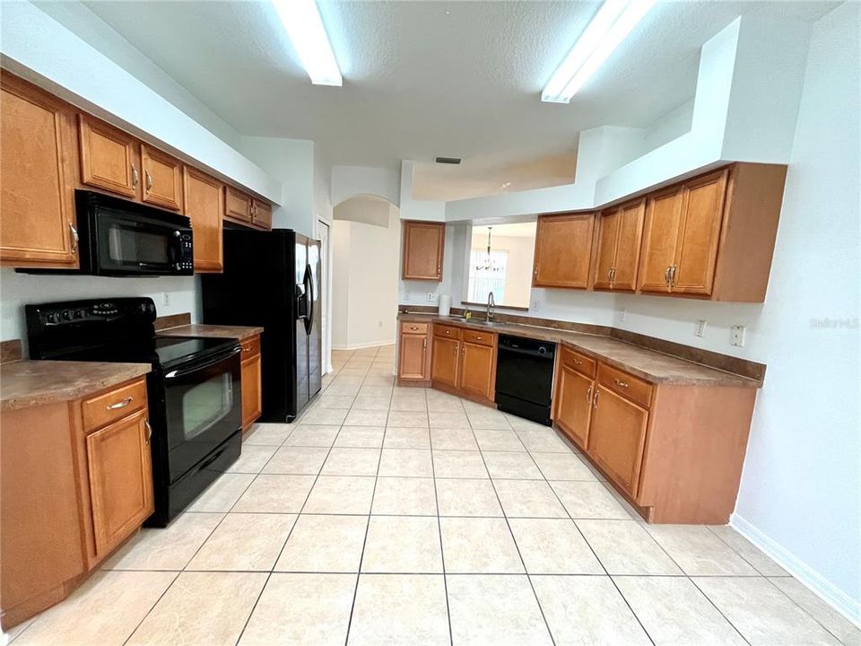 В аренду: $2,300 (4 спален, 3 ванн, 2567 Квадратных фут)