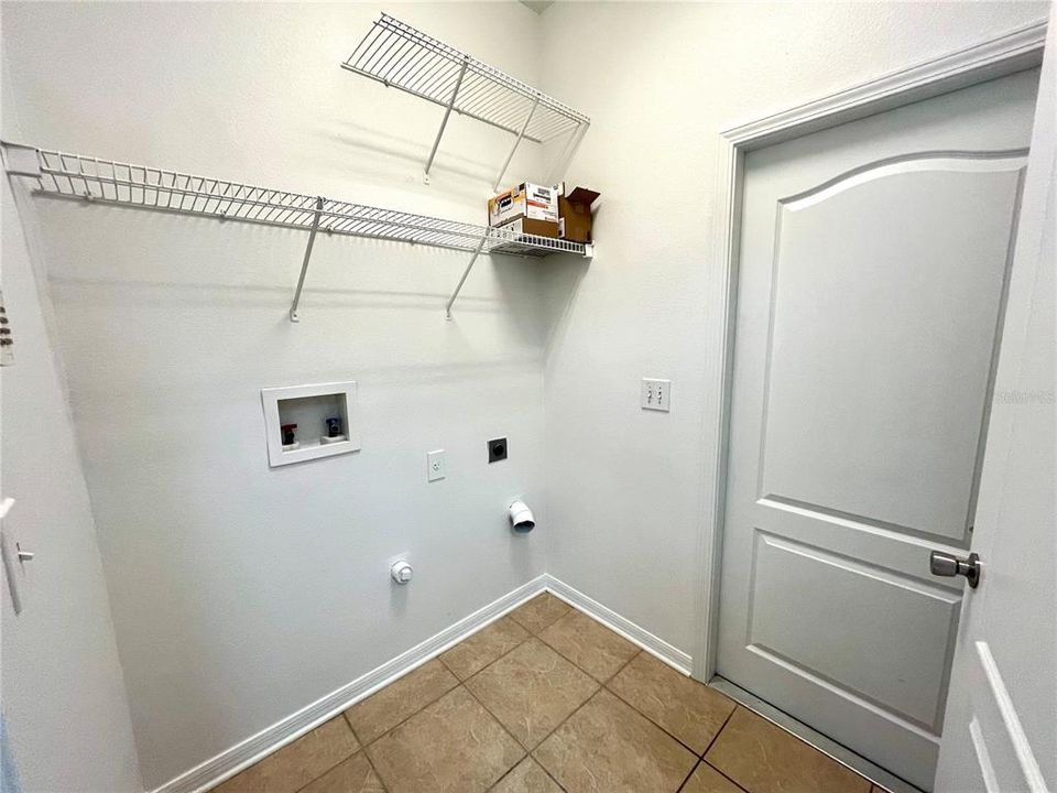 В аренду: $2,300 (4 спален, 3 ванн, 2567 Квадратных фут)