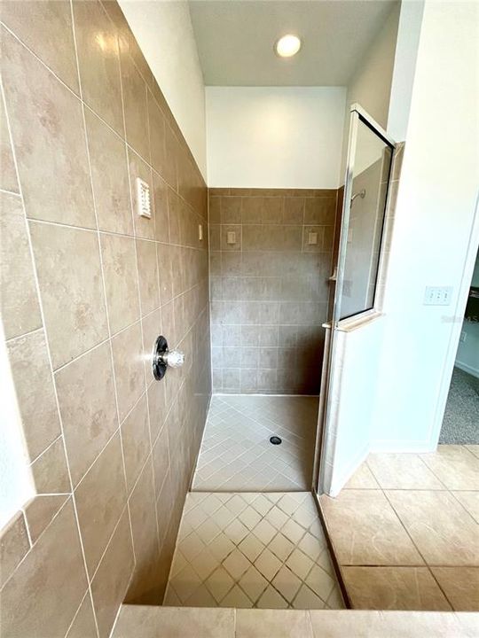 В аренду: $2,300 (4 спален, 3 ванн, 2567 Квадратных фут)