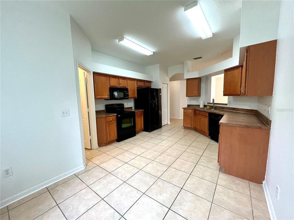 В аренду: $2,300 (4 спален, 3 ванн, 2567 Квадратных фут)