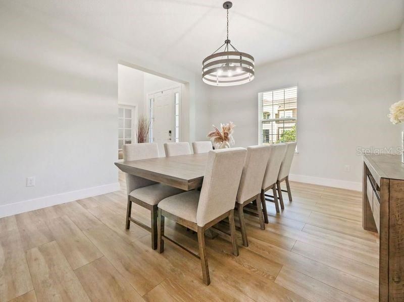 En Venta: $955,000 (6 camas, 3 baños, 4712 Pies cuadrados)