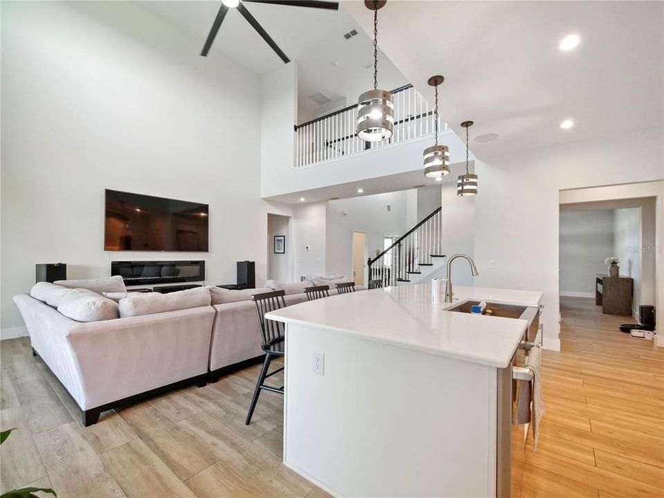 En Venta: $955,000 (6 camas, 3 baños, 4712 Pies cuadrados)