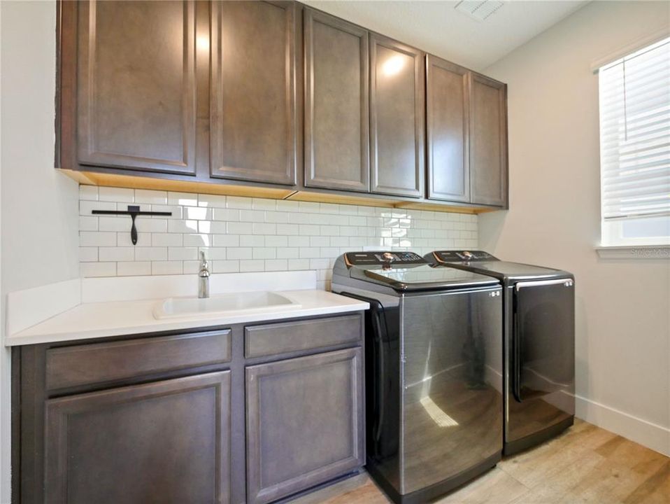 En Venta: $955,000 (6 camas, 3 baños, 4712 Pies cuadrados)