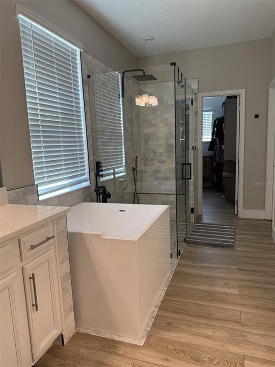 En Venta: $955,000 (6 camas, 3 baños, 4712 Pies cuadrados)