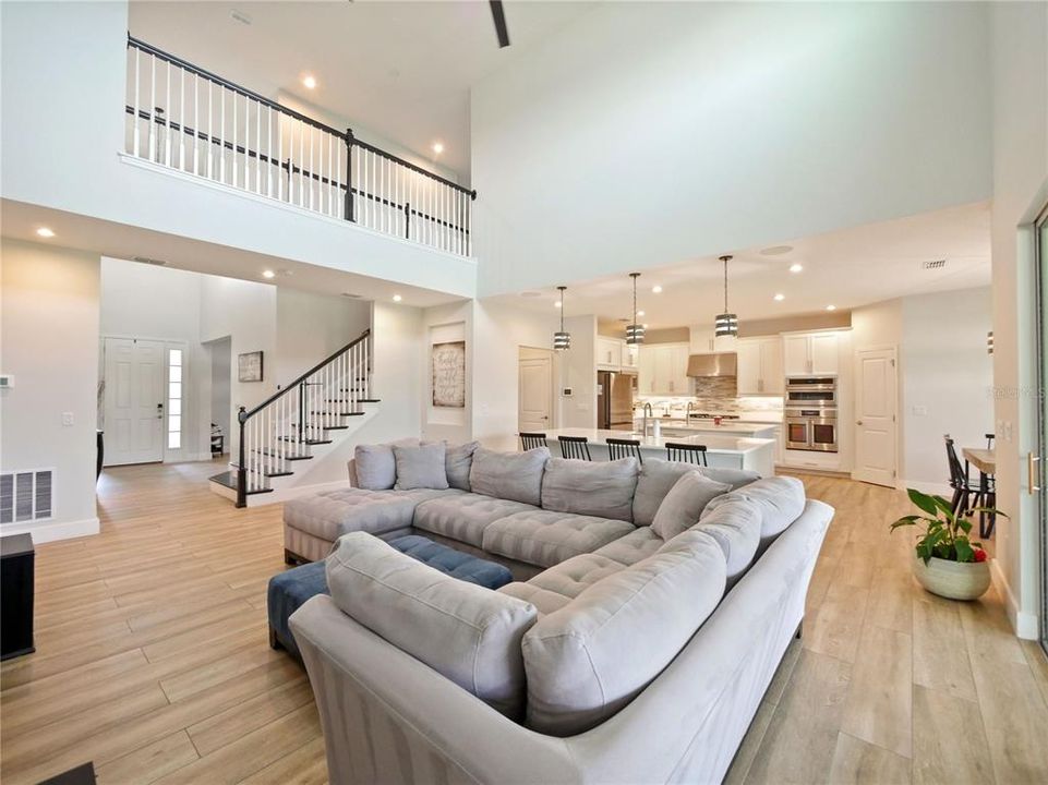 En Venta: $955,000 (6 camas, 3 baños, 4712 Pies cuadrados)