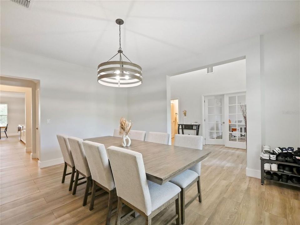 En Venta: $955,000 (6 camas, 3 baños, 4712 Pies cuadrados)