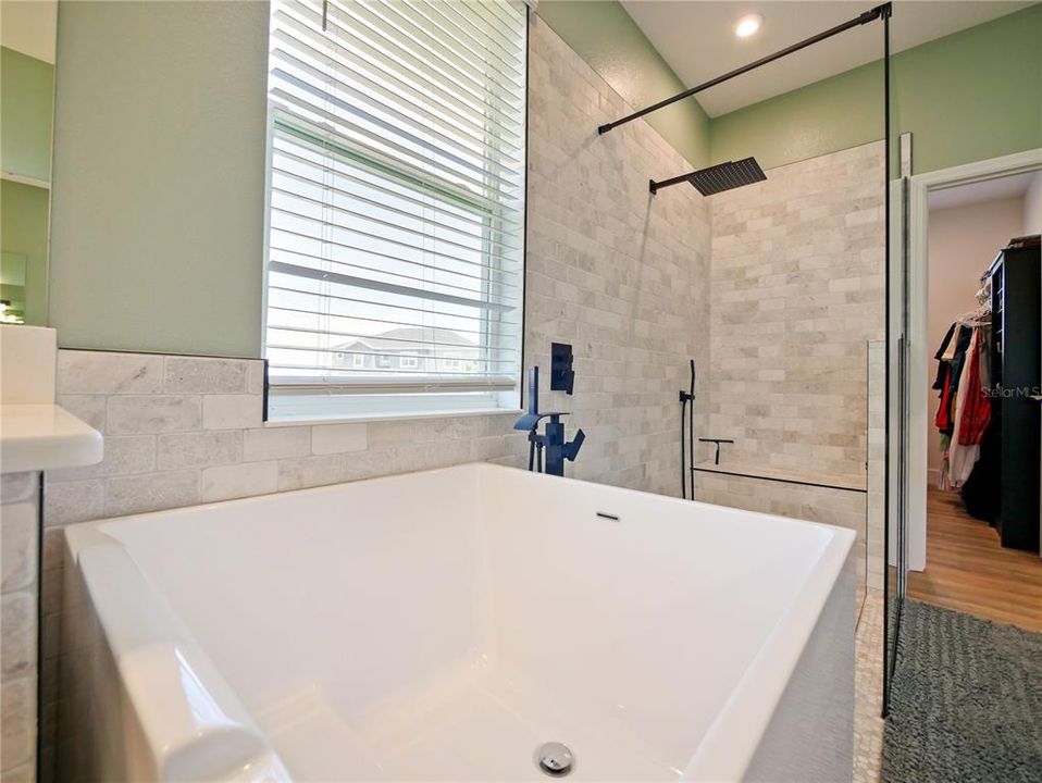 En Venta: $955,000 (6 camas, 3 baños, 4712 Pies cuadrados)