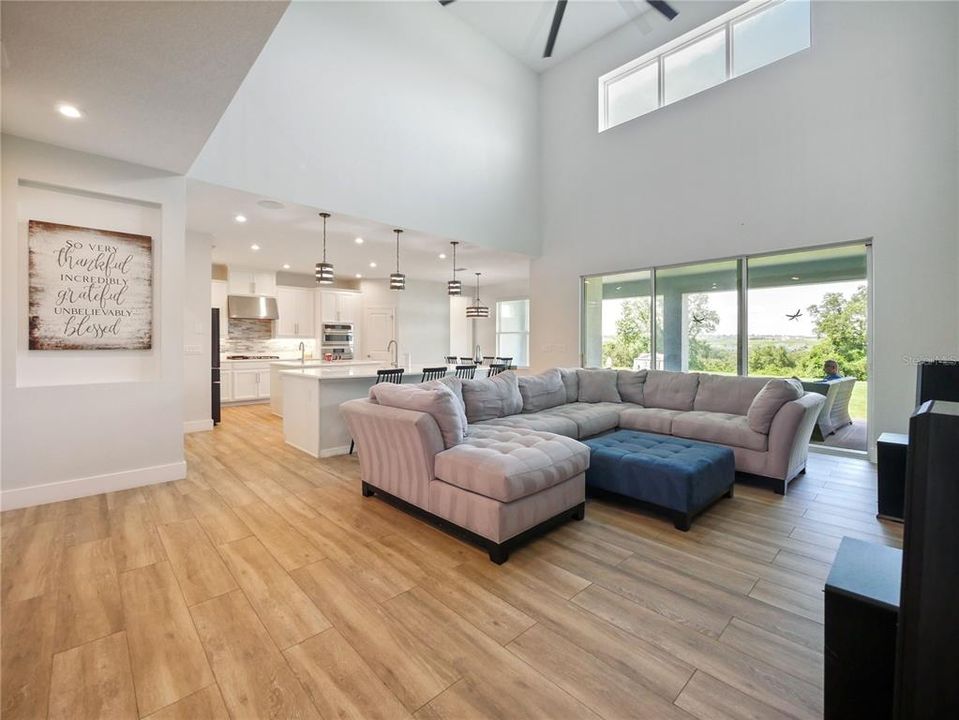 En Venta: $955,000 (6 camas, 3 baños, 4712 Pies cuadrados)