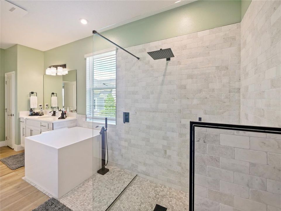 En Venta: $955,000 (6 camas, 3 baños, 4712 Pies cuadrados)