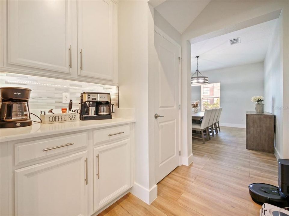 En Venta: $955,000 (6 camas, 3 baños, 4712 Pies cuadrados)