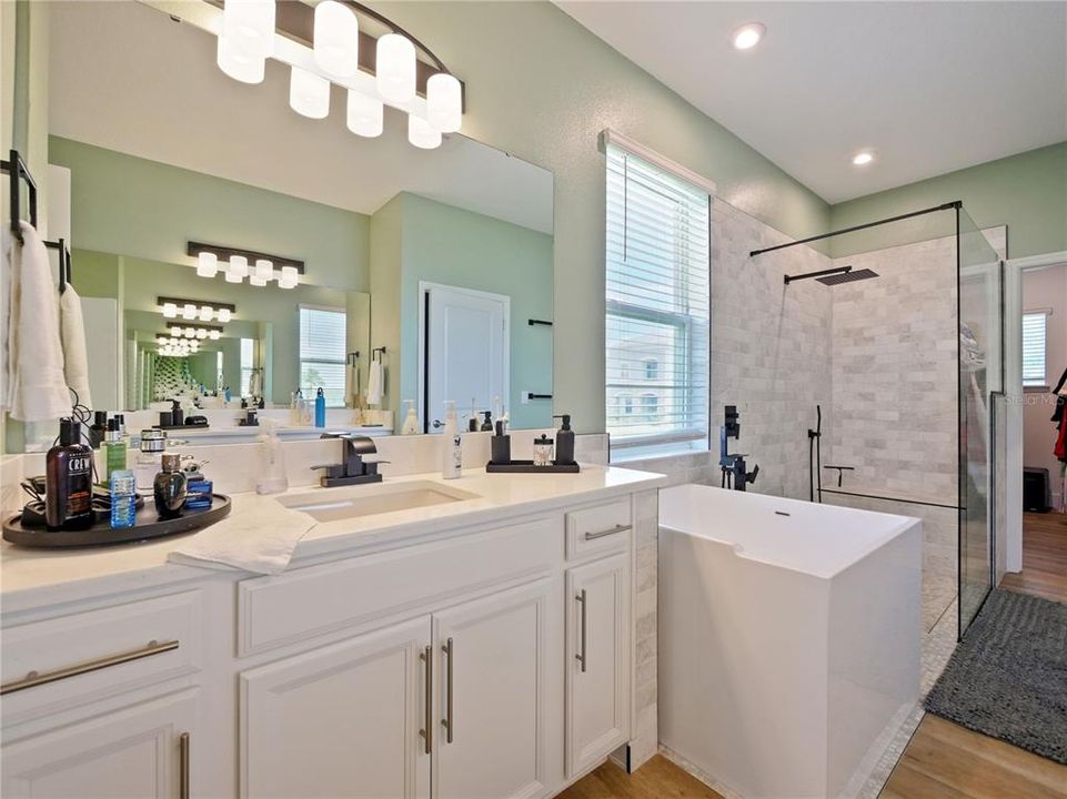 En Venta: $955,000 (6 camas, 3 baños, 4712 Pies cuadrados)