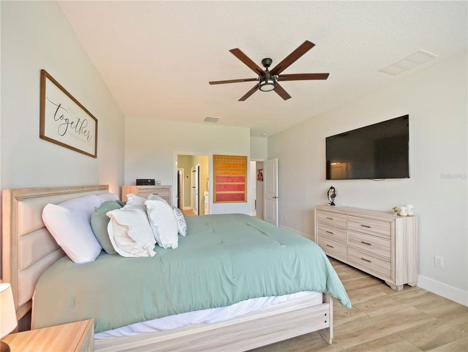 En Venta: $955,000 (6 camas, 3 baños, 4712 Pies cuadrados)