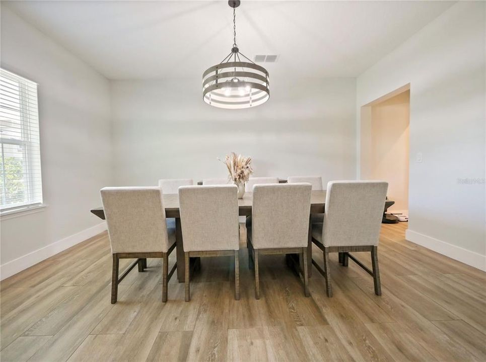 En Venta: $955,000 (6 camas, 3 baños, 4712 Pies cuadrados)