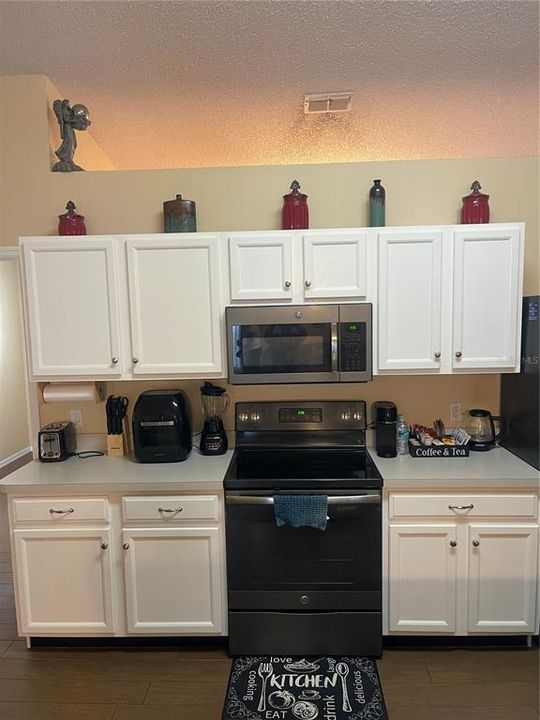 For Rent: $2,500 (4 beds, 2 baths, 2020 Square Feet)