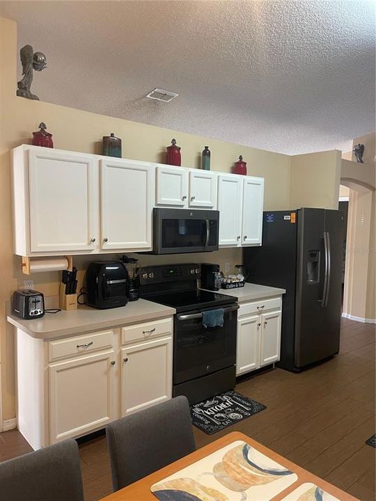 For Rent: $2,500 (4 beds, 2 baths, 2020 Square Feet)