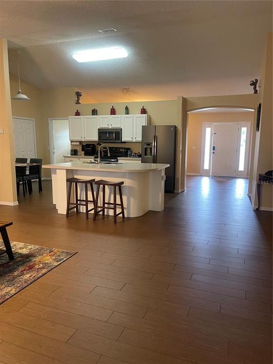 For Rent: $2,500 (4 beds, 2 baths, 2020 Square Feet)