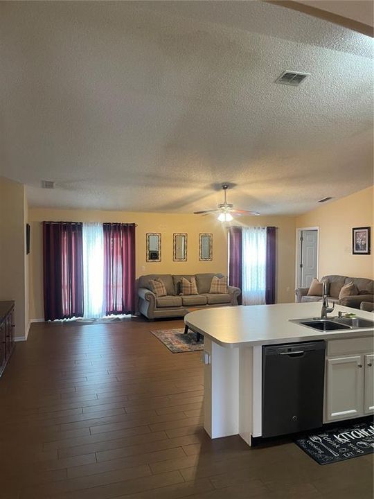 For Rent: $2,500 (4 beds, 2 baths, 2020 Square Feet)