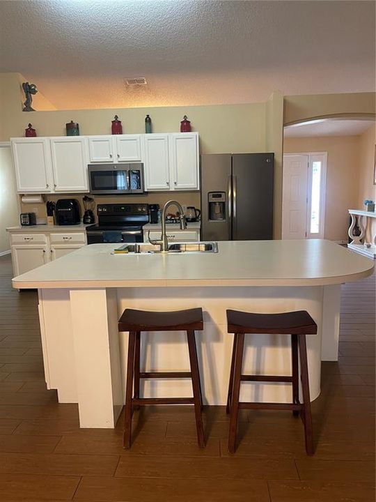 For Rent: $2,500 (4 beds, 2 baths, 2020 Square Feet)