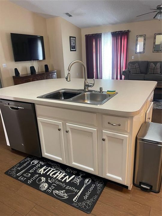 For Rent: $2,500 (4 beds, 2 baths, 2020 Square Feet)