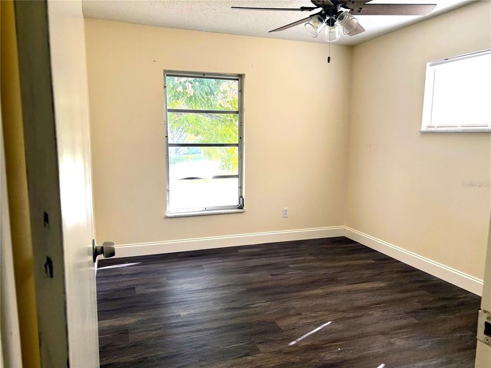 Под контрактом: $299,900 (3 спален, 2 ванн, 1288 Квадратных фут)