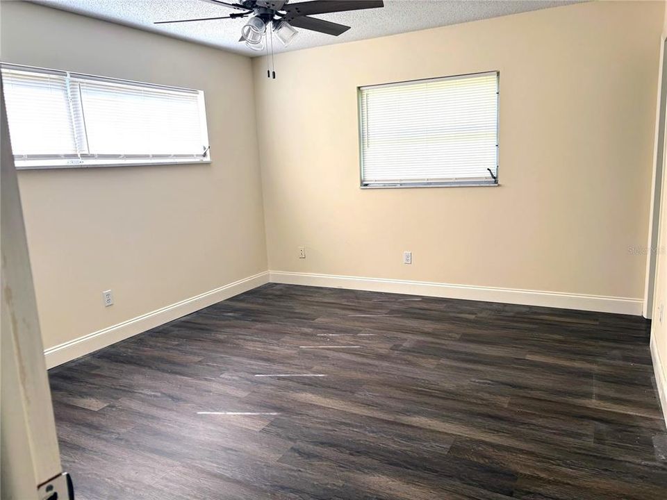 Под контрактом: $299,900 (3 спален, 2 ванн, 1288 Квадратных фут)