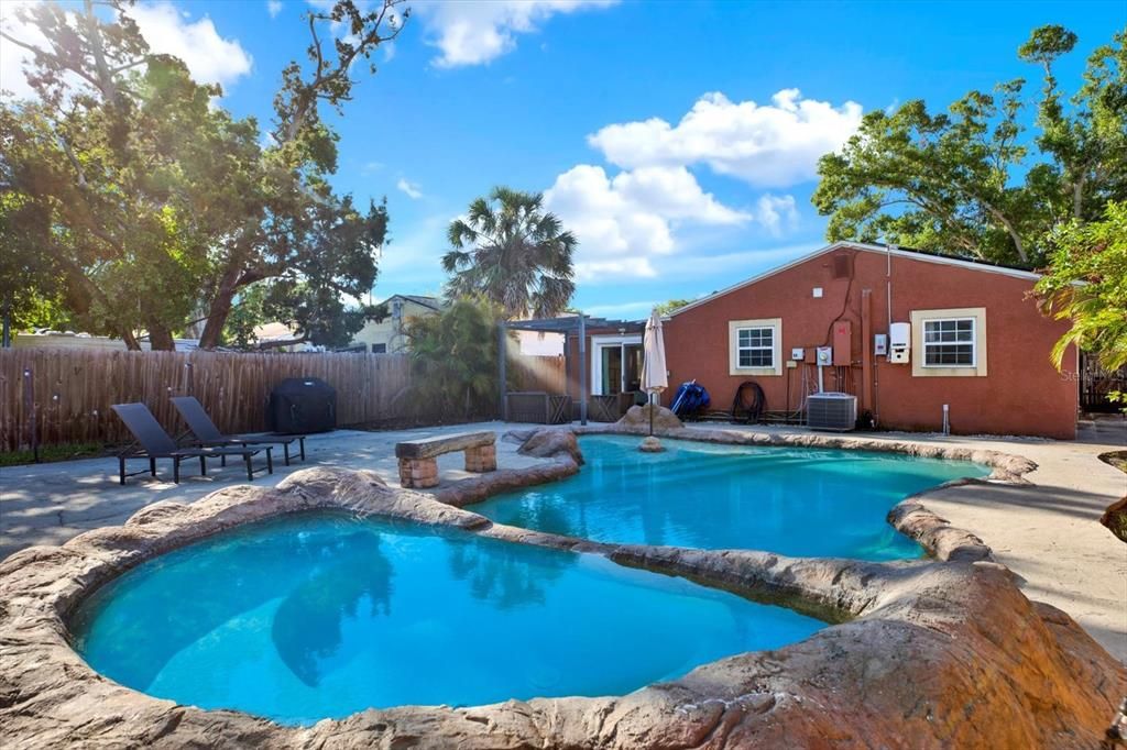 For Rent: $1,500 (1 beds, 1 baths, 254 Square Feet)