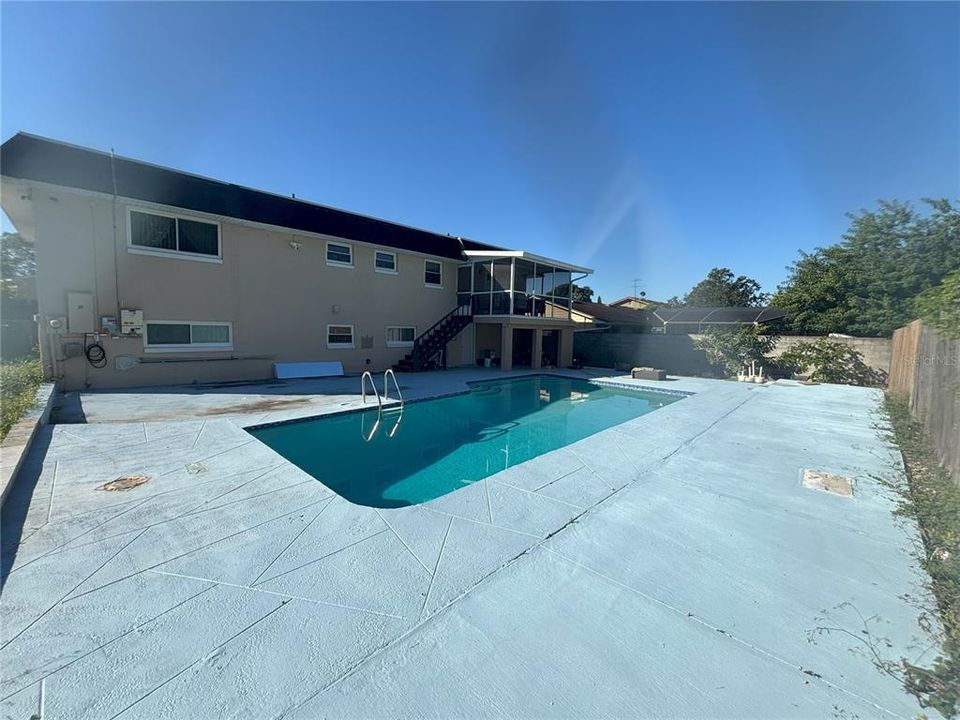 For Sale: $429,000 (5 beds, 4 baths, 2403 Square Feet)