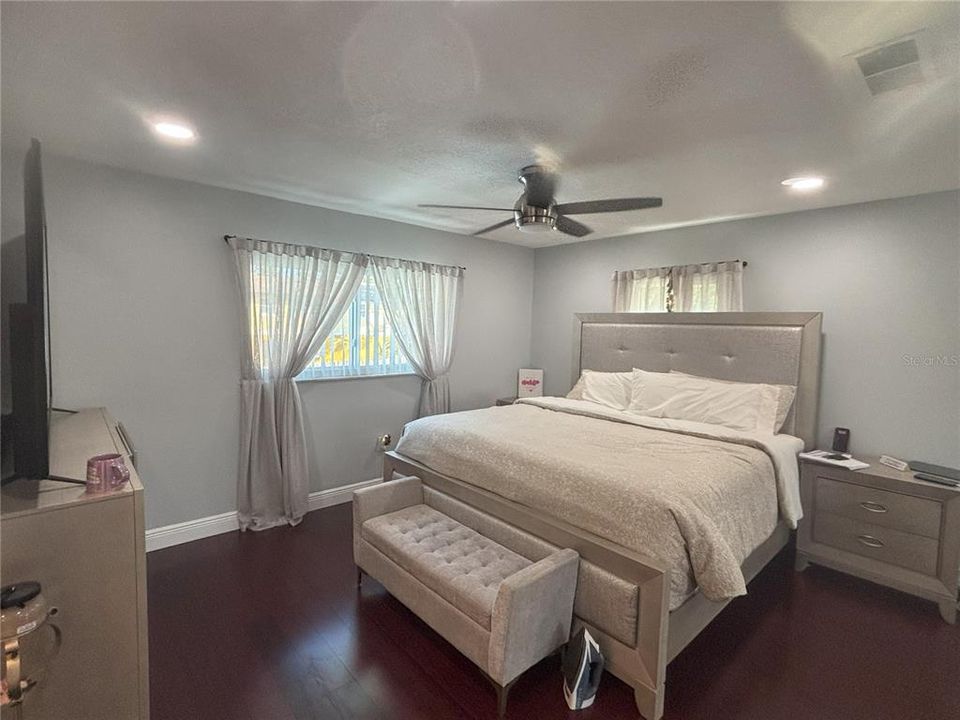 For Sale: $429,000 (5 beds, 4 baths, 2403 Square Feet)