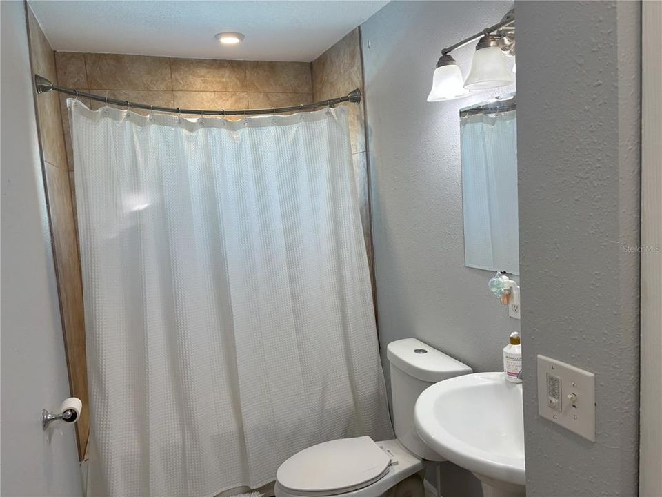 For Sale: $429,000 (5 beds, 4 baths, 2403 Square Feet)